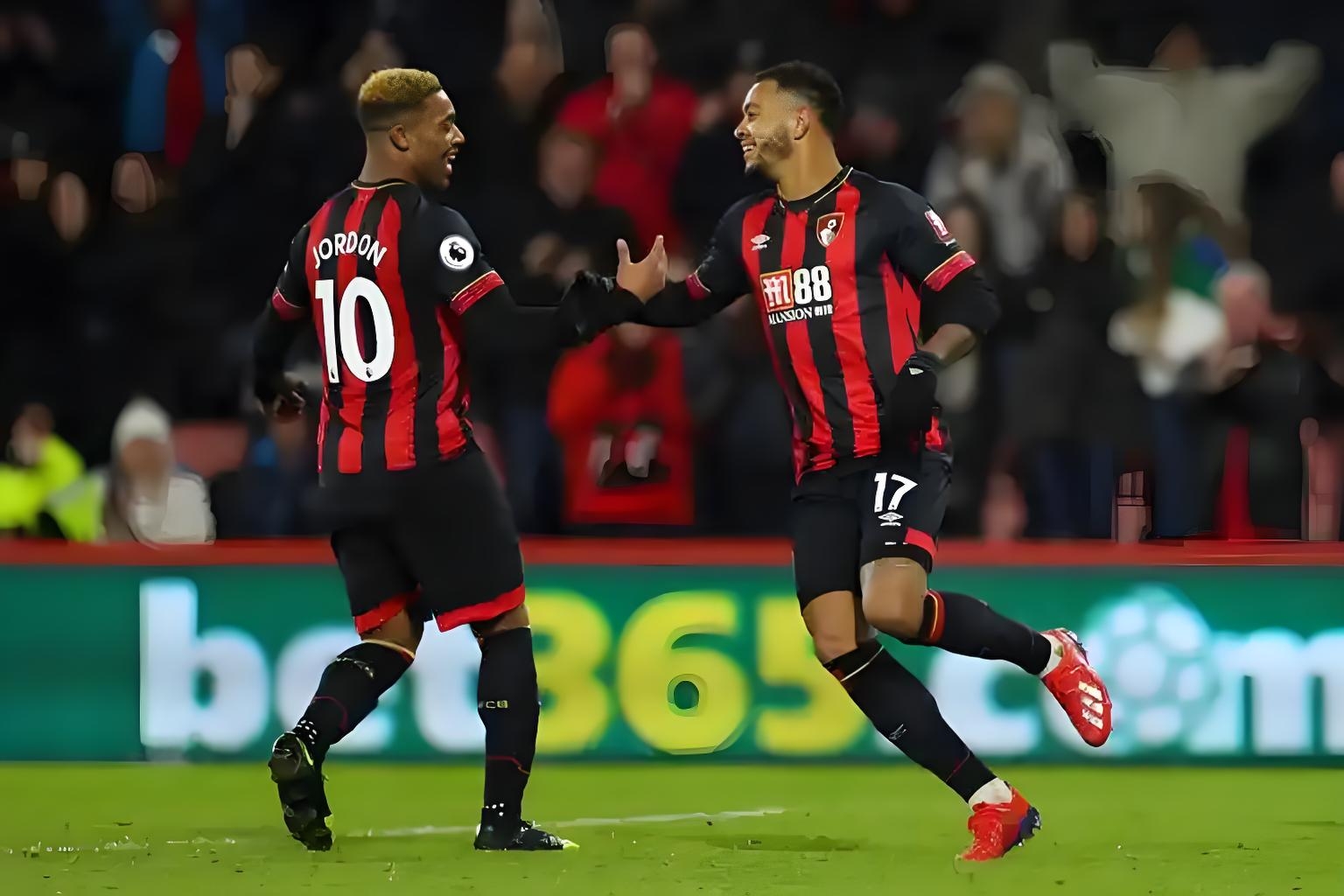 包含今夜英超焦点战，埃因霍温单刀错失，引发热议，赛季目标并未改变的词条