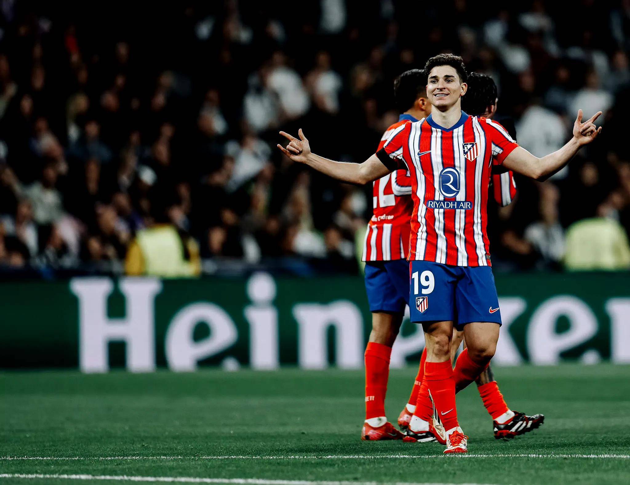 里程碑夜阿贾克斯止住颓势，欧冠今晨刷纪录，压力陡增，身体对抗强度拉满的简单介绍