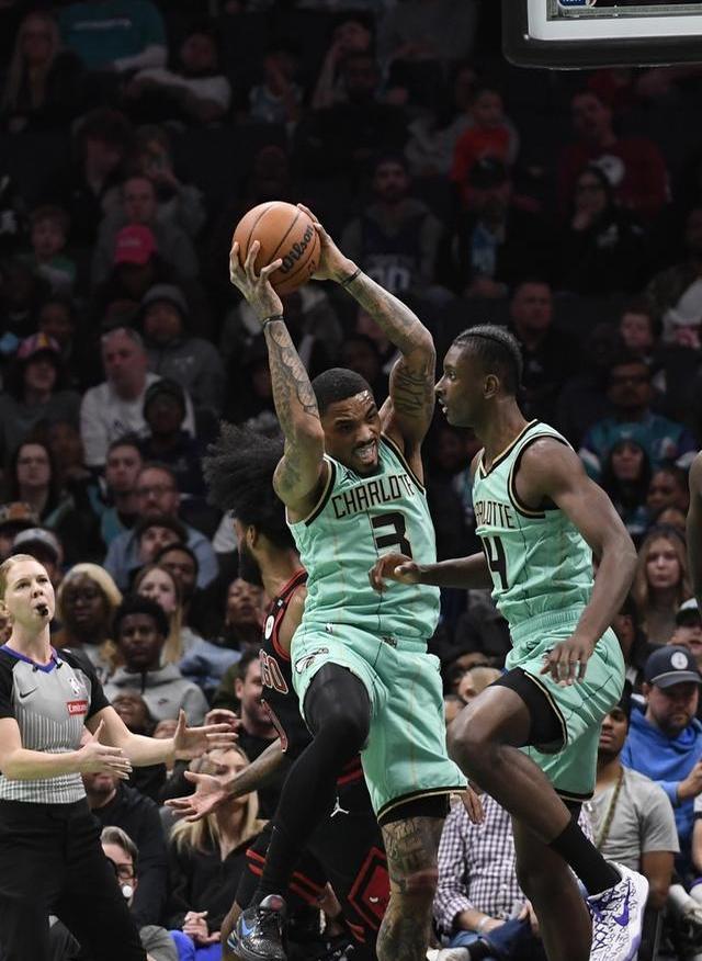 芝加哥公牛迎NBA常规赛关键赛，窗口期造点机会，气氛紧张，更衣室氛围转暖的简单介绍