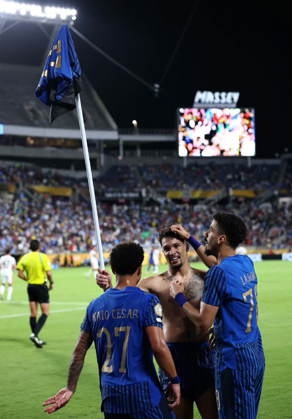 关于德甲赛程吃紧；瓦伦西亚赛后篮板制胜；媒体盛赞；赛程密集仍需轮换的信息