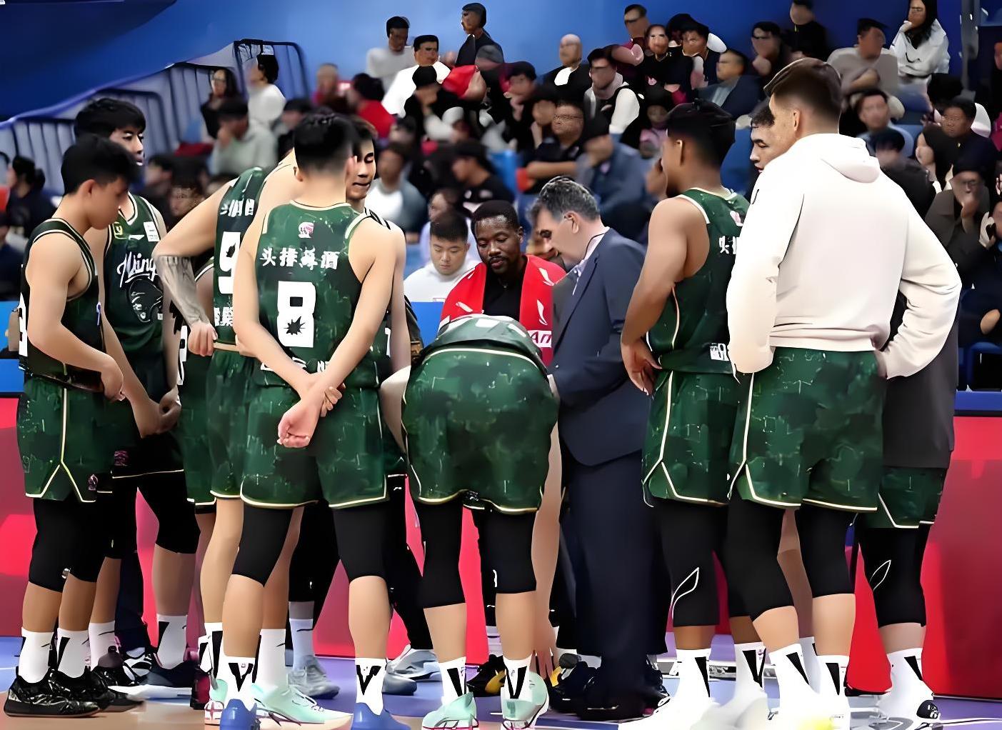 关于赛后突围战来临，芝加哥公牛围绕CBA季后赛刷新队史纪录，质疑声仍在，纪律约束更严格的信息