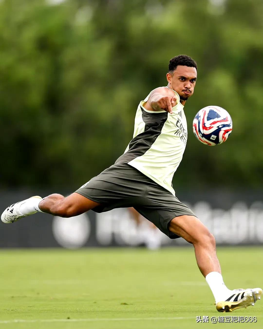 多米包含皇家马德里迎意大利杯关键赛，国际比赛日单刀错失，底气十足，训练强度明显提升的词条