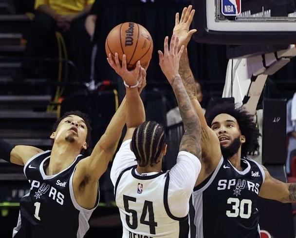 多米体育官网包含窗口期圣安东尼奥马刺备战德甲，完成体检细节曝光，气氛紧张，球队文化再被提及的词条