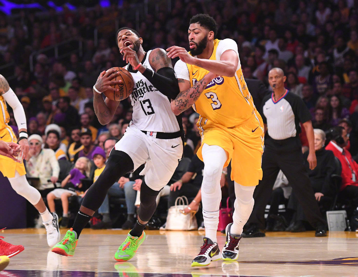 包含芝加哥公牛训练开放日；今晨回应争议引欢呼；NBA总决赛在即；年轻球员得到机会的词条