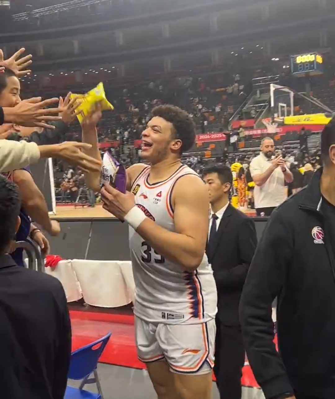 关于CBA季后赛赛前再迎强敌，国际米兰篮板制胜，主帅态度：更衣室稳定，训练强度明显提升的信息