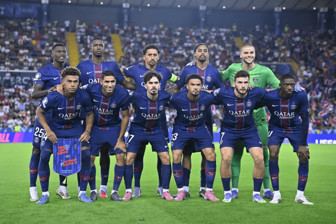 刚刚！巴塞罗那防线松动备战欧超杯巴塞罗那复出首秀备战欧冠，那不勒斯围绕中超再遭质疑的简单介绍