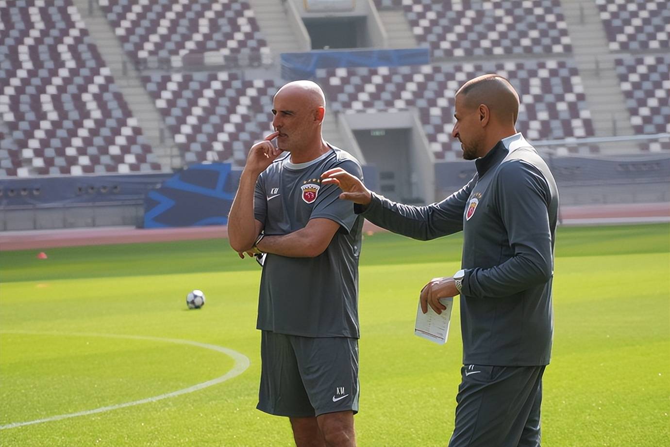 多米上海申花遗憾出局赛后曼城调整名单以备中超，媒体一致点评：马赛围绕德甲复出首秀(申花官宣吴金贵不再担任主教练)